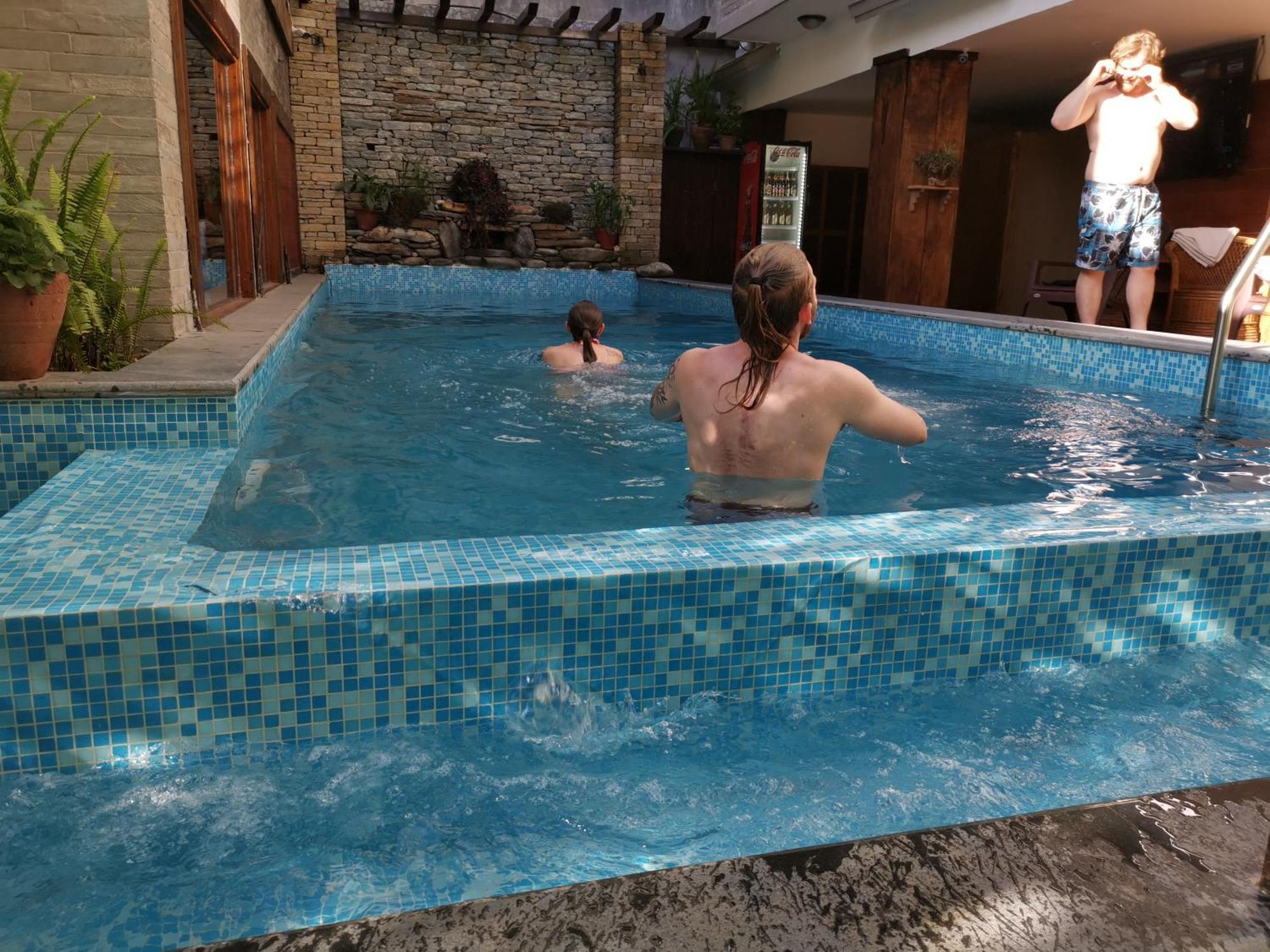 Hotel Middle Path & Spa Pokhara Exterior photo