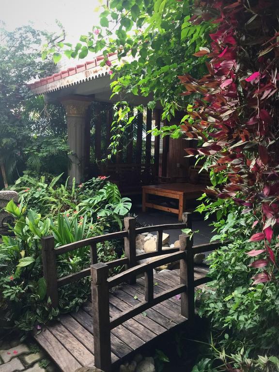 Hotel Middle Path & Spa Pokhara Exterior photo