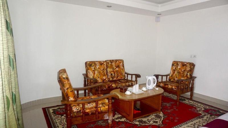 Hotel Middle Path & Spa Pokhara Exterior photo