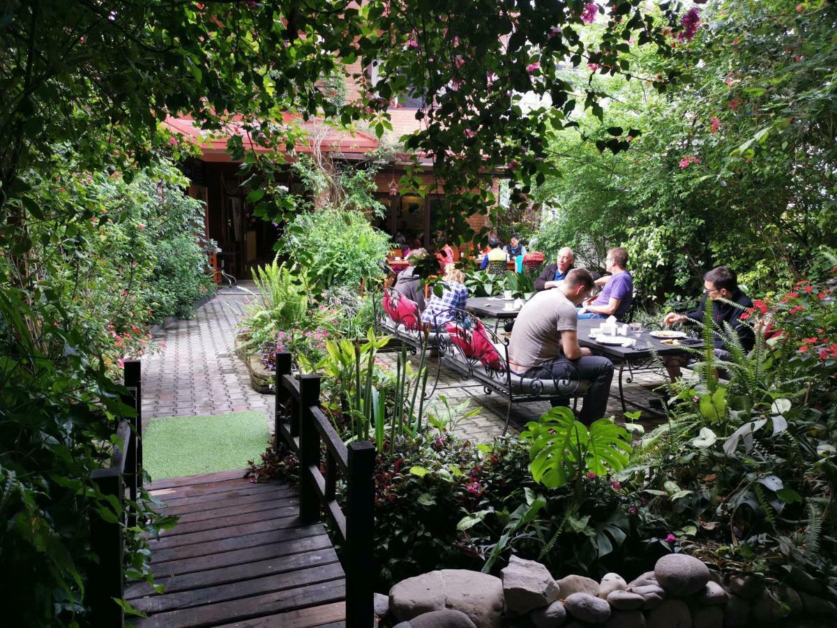 Hotel Middle Path & Spa Pokhara Exterior photo